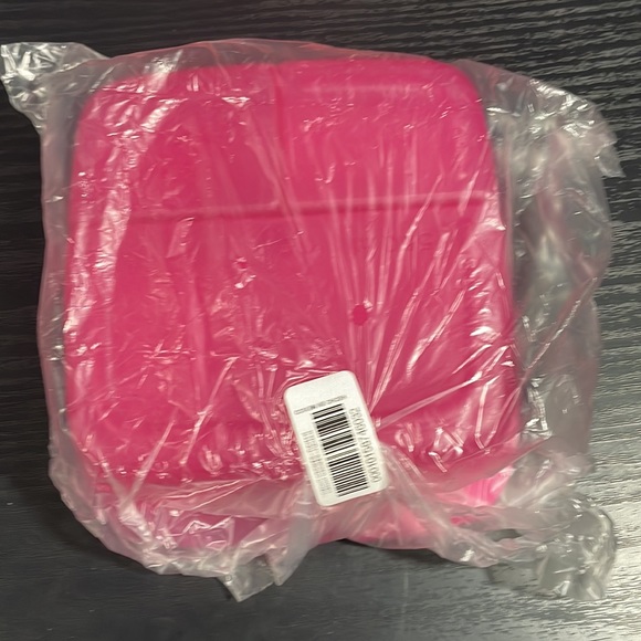 Divided container with leak proof seal - Picture 10 of 10